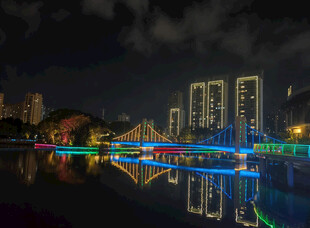 乐清中心公园夜景的璀璨河畔风光