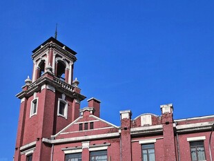 沈阳站红砖钟楼建筑外观