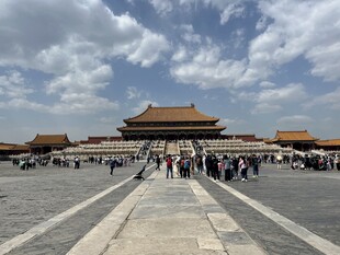 故宫广场游人如织