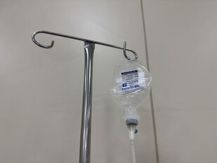 医院输液架与输液袋