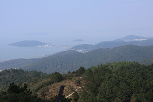 山峦叠翠间的太湖