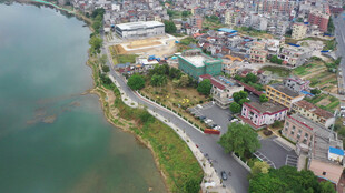 湖畔城市风光俯瞰