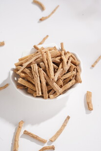 碗中摆放的干爽党参