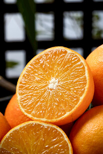 新鲜多汁的橙子堆叠