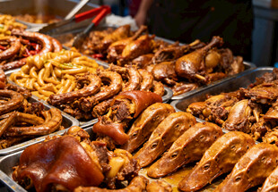 多样美味熟食陈列展示