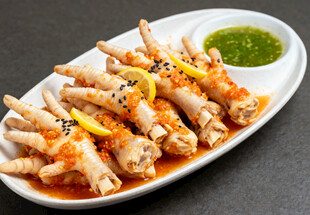 香辣凤爪配蘸料