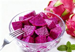 碗中红心火龙果切块