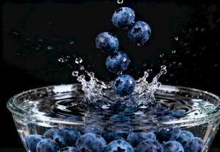 蓝莓入水瞬间