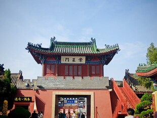 中式古建筑庙宇大门景观