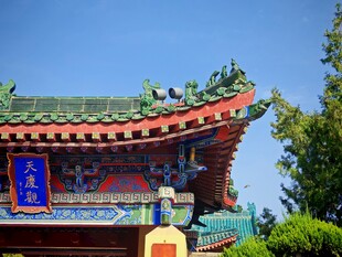 中式古建筑屋檐一角