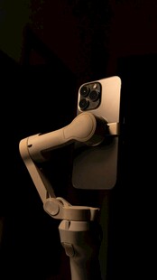 机械臂握持手机