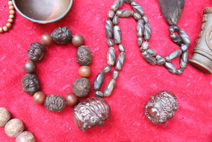 复古风精美手工饰品展示