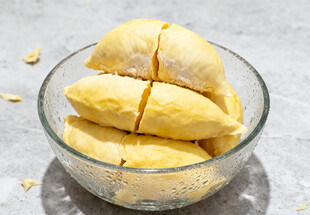 玻璃碗中的榴莲果肉