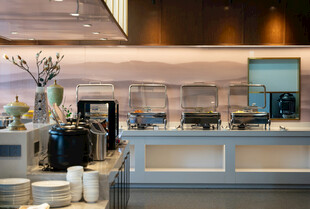 现代风格咖啡厅吧台场景