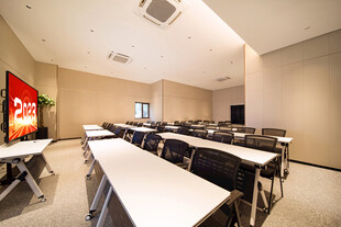 现代风格会议室场景展示