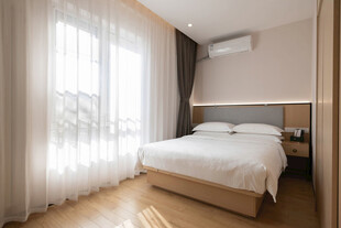 简约温馨卧室室内场景