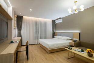 现代简约风格温馨卧室