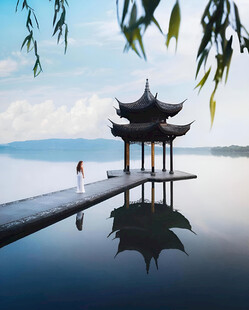 湖畔古亭
