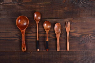木质勺子组合展示