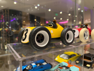 复古赛车模型展示