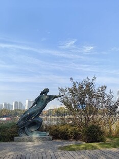 户外展翅雕塑景观