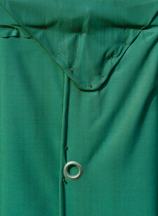 绿色衣物局部细节特写