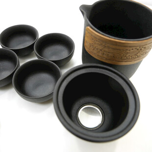 黑色陶制餐具组合