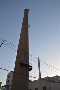 高耸的工厂烟囱