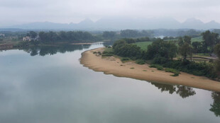 湖畔风光宁静水岸景致