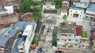 俯瞰错落有致的城市民居