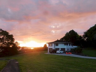 夕阳下的小镇风景