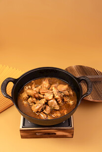 铁锅炖鸡肉