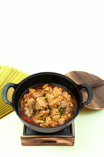 铁锅炖鸡肉