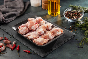 新鲜生鸡肉块