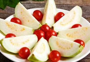 芭乐配樱桃摆盘