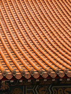 传统中式橙瓦屋顶特写