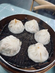 蒸笼里的美味包子