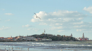 海滨城市风光烟台山