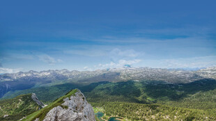 山顶俯瞰壮丽自然景观