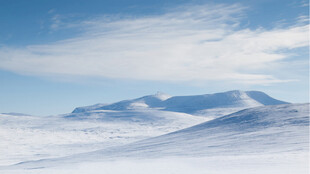 雪山云海壮丽景观