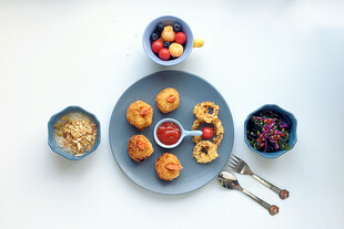 美味糕点与鲜果拼盘