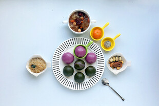 蔬菜与调料摆盘