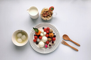 水果拼盘与早餐搭配