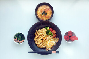 美味炒饭搭配多样小菜