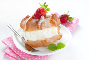 草莓奶油泡芙