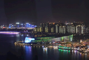 城市璀璨夜景俯瞰图