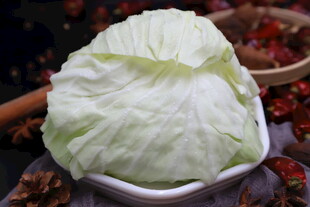 新鲜圆白菜
