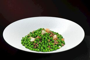 清炒豌豆配虾仁