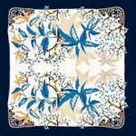 蓝白花鸟图案精美丝巾