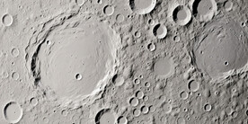 月球背景墙壁画